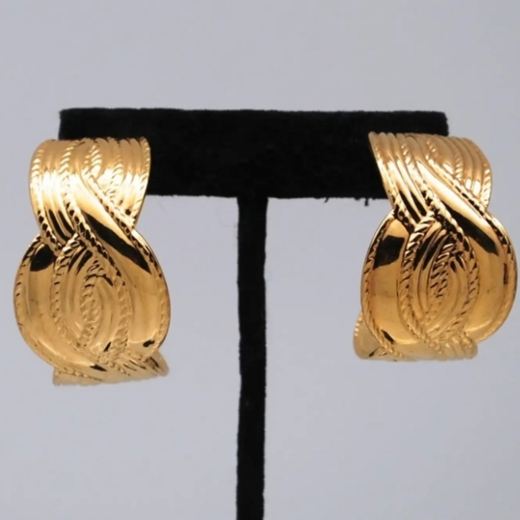 Vintage Gold Textured Hoop Earrings Bold Statement Wave Design Clip-On - Picture 3 of 15